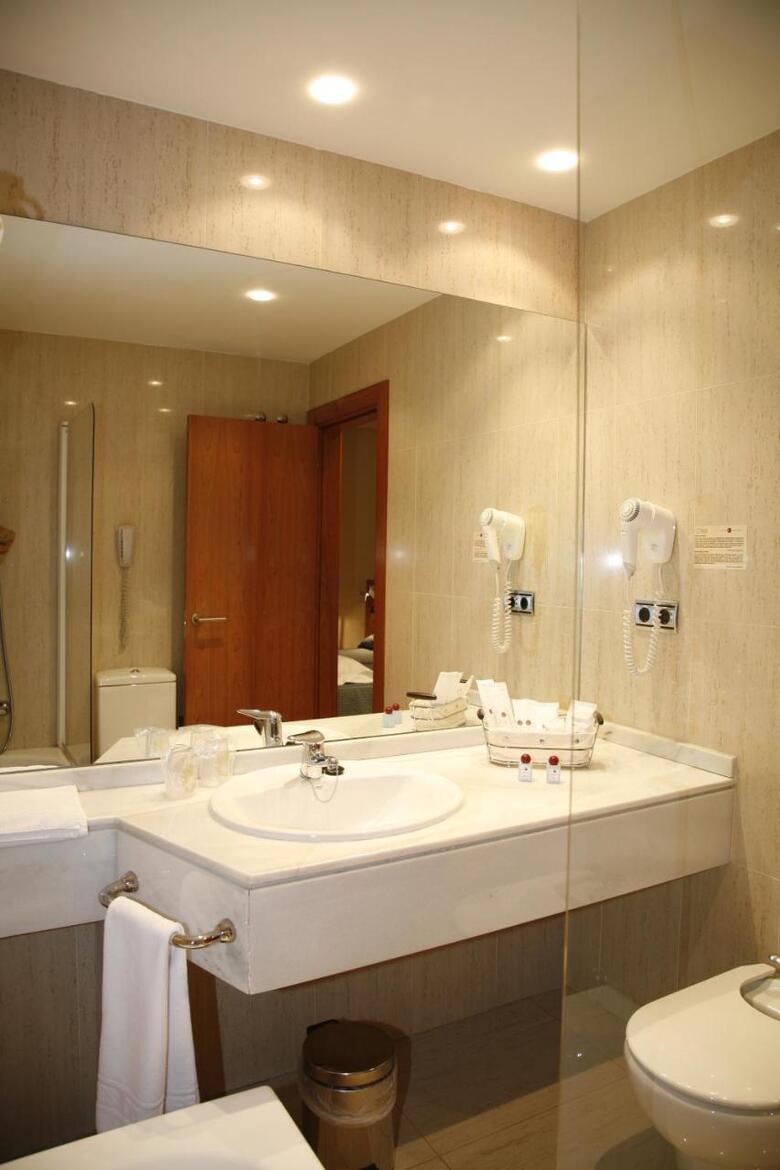 Hotel Mieres Del Camino