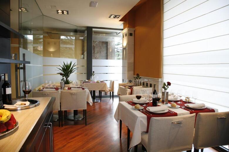 Hotel Mieres Del Camino