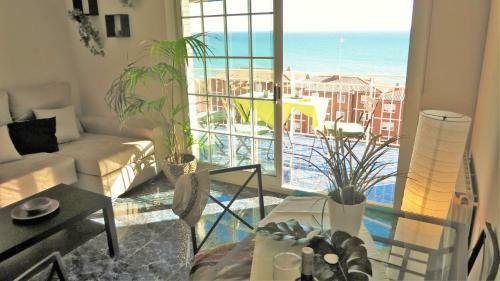Bianca Seaview & Beach Apartment