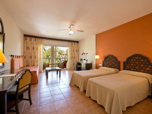 Hotel Bluebay Ban�s