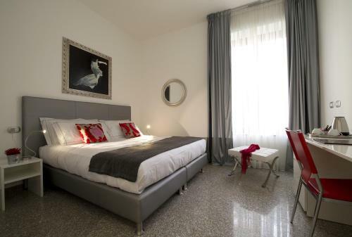 Hostal Monza City Rooms & Studios