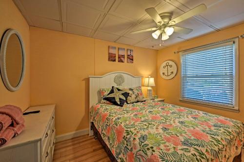 Apartamento Bright Dog-friendly Escape With Direct Beach Access!