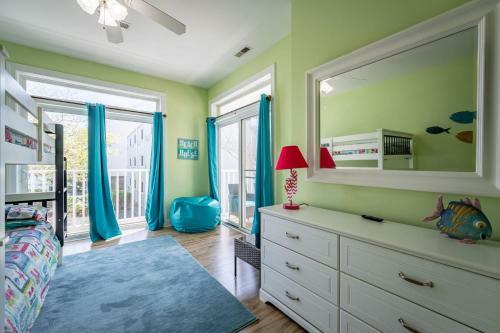 The Palms Oceanside 4 Bed, Beach Gear, Pool, Near Beach