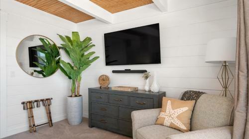 Luxury Designed Ocean View 5 Bed, 3 Suites, Pool