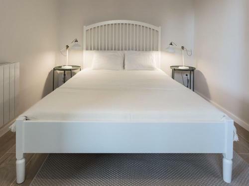 Tranquil Holiday Home In Nav�s With Balcony