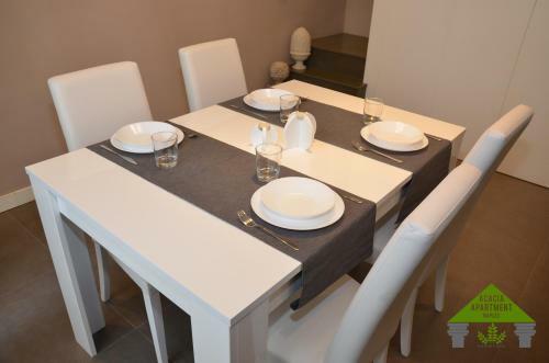 Acacia Apartment Naples Short Lease