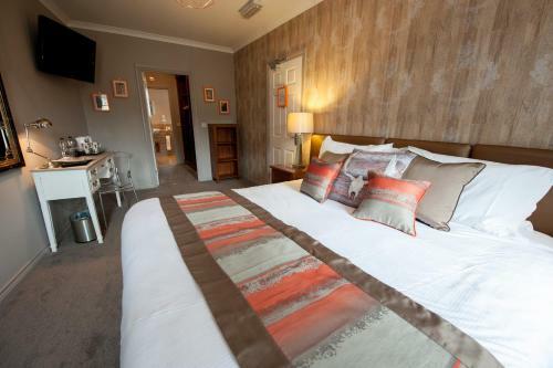 Hostal The County