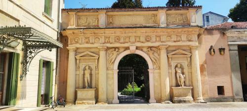Hostal Palazzo Mantua Benavides Suites & Apartments