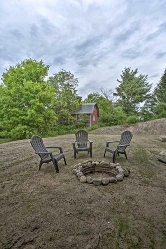 Cedar Home With Fire Pit And Grill About 3 Mi To Lakes
