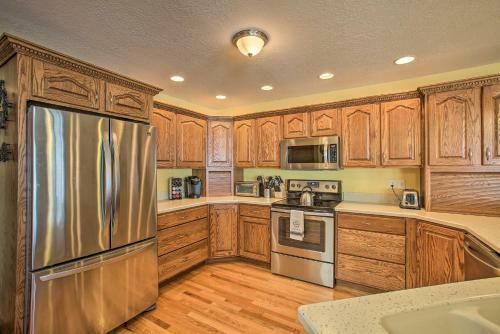 Houghton Lake Home With Dock - Near Boat Launch!
