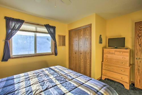 Houghton Lake Home With Dock - Near Boat Launch!
