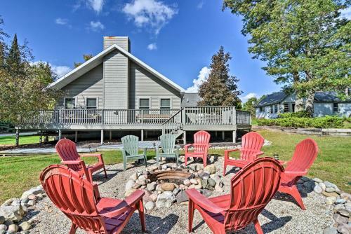 Roscommon Home With Deck, 7 Mi To Higgins Lake!
