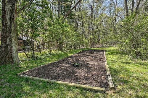 Sawyer Retreat With Fire Pit Less Than 2 Mi To Beaches!