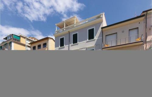 Three-bedroom Apartment In Viareggio
