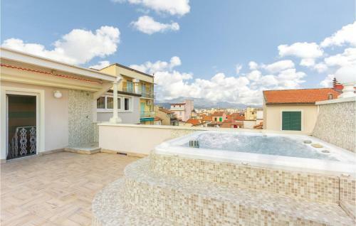 Three-bedroom Apartment In Viareggio