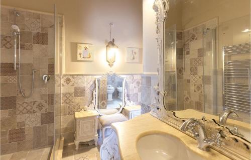 Three-bedroom Apartment In Viareggio
