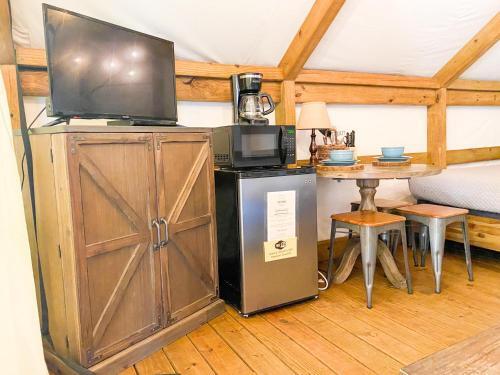 Geronimo Creek Retreat Getaway Cabin #7