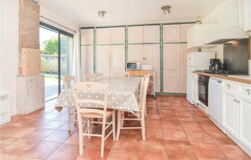 Four-bedroom Holiday Home In Pujaut
