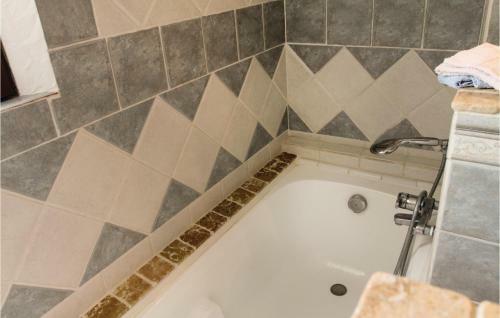 Nice Home In Gordes With 6 Bedrooms