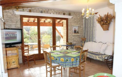 Nice Home In Gordes With 6 Bedrooms
