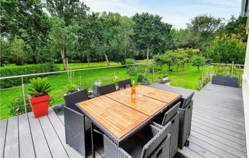 Two-bedroom Holiday Home In St Michel Chef Chef