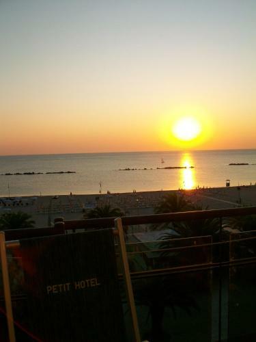 Petit Hotel