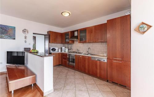Three-bedroom Apartment In Pula
