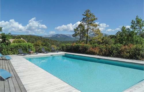 Four-bedroom Holiday Home In Montauroux