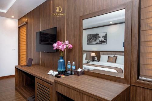 Tr?n ??t Hotel