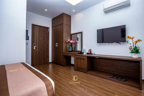 Tr?n ??t Hotel