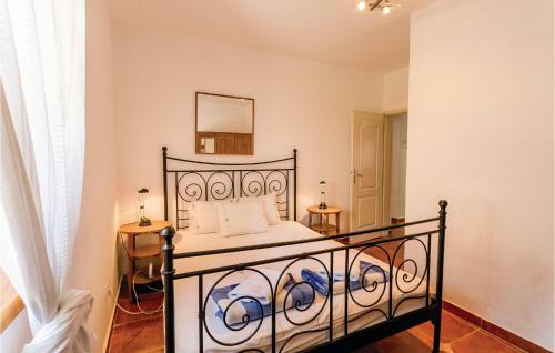 Three-bedroom Holiday Home In Kotor