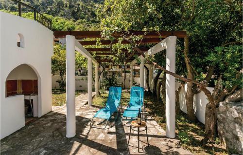 Three-bedroom Holiday Home In Kotor