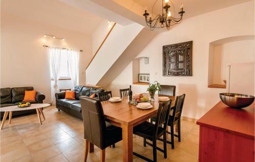 Three-bedroom Holiday Home In Kotor