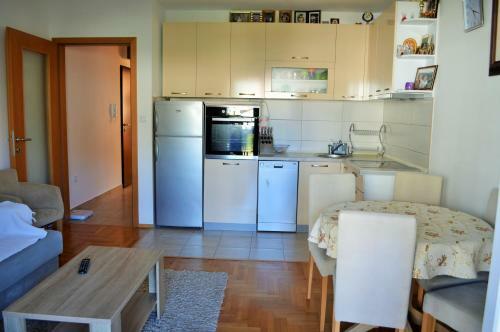A&j Lux Apartment