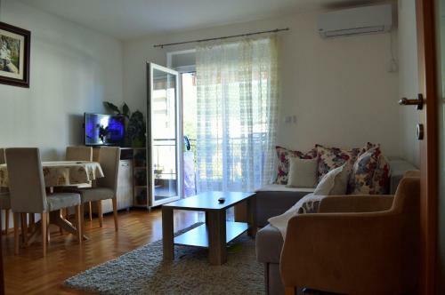 A&j Lux Apartment