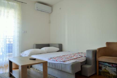 A&j Lux Apartment