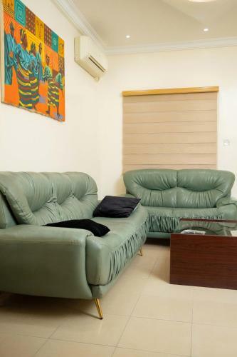 Timeless Apartments And Bar