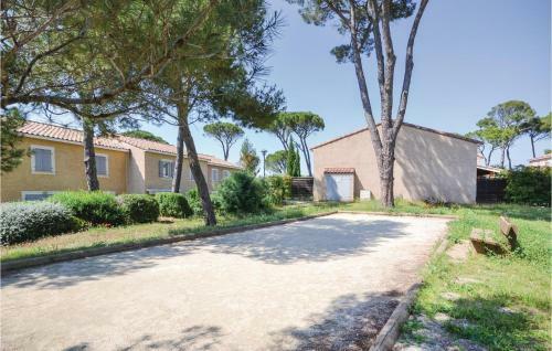Two-bedroom Holiday Home In Calvisson