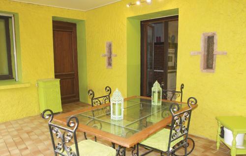 Three-bedroom Holiday Home In Puygiron