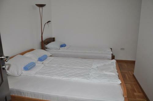 Apartments Ravno