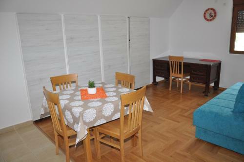Apartments Ravno