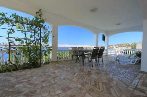 Beachfront Apartments Rukavina