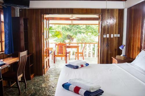Hotel Rainbow Bay Beach & Dive Resort