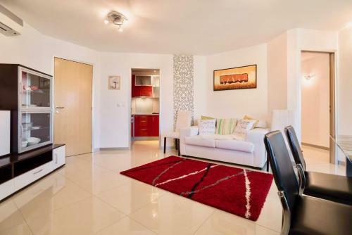 Charming 2-bedroom Apartment