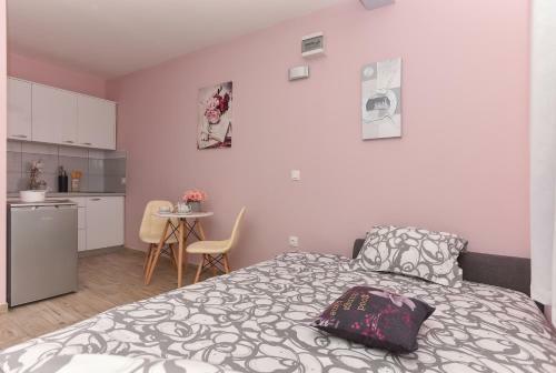 Hostal Studio Apartment Delux