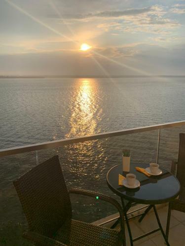 Apartment Sunset Lake View