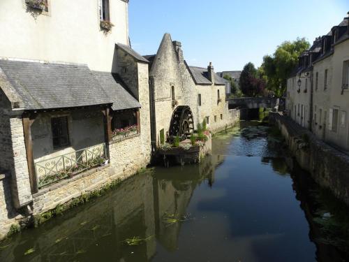 Calm And Comfortable Apartment In Bayeux