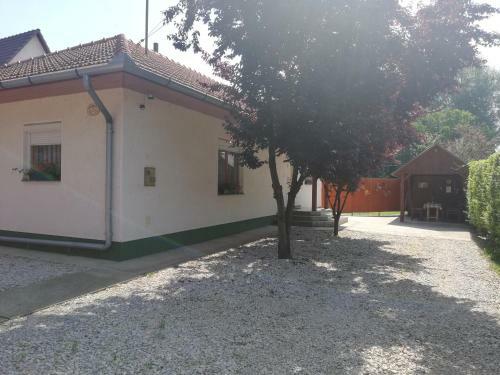 V�rkert Apartman