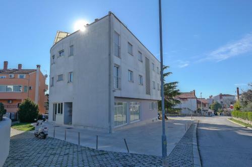 Apartment White
