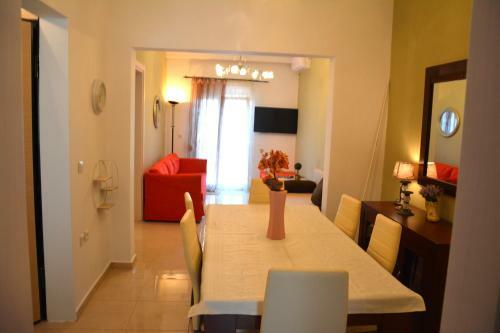 Moudania's Cozy Apartment